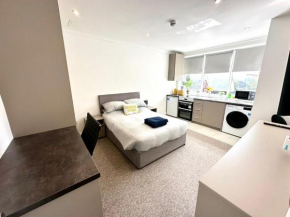Sunny Modern, Private Apartment,15 Mins To Central London